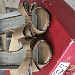 Anne Klein Tan Heels with Bow Detail.